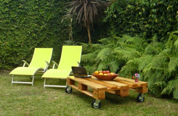 meubles-en-palettes-salon-de-jardin-une-table-basse