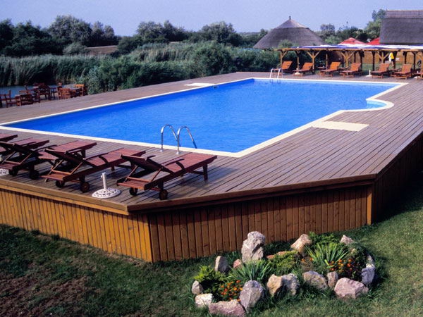 piscine-en-bois-rectangulaire-hors-sol