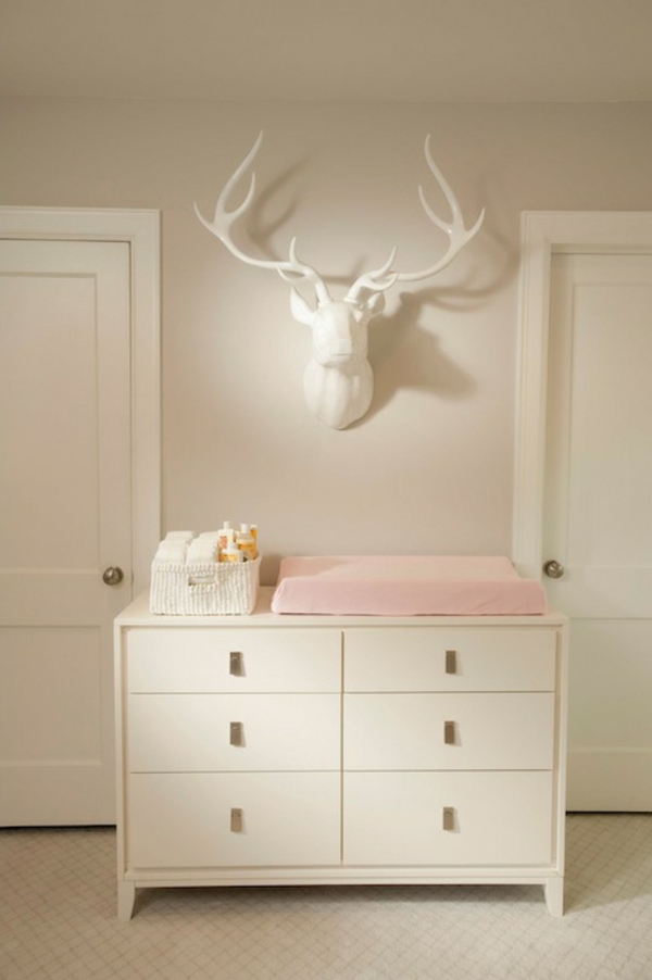 unique-design-pour-votre-armoire-en-blanc-et-décoration-simple-et-propre