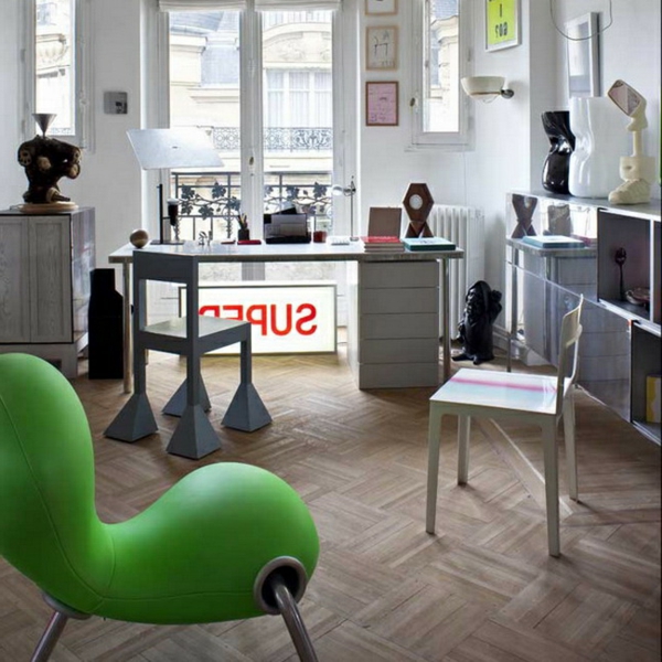 appartement-atypique-à-Paris-une-chaise-verte