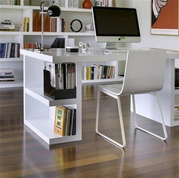 bureau-avec-étagère-bureau-avec-rangement-en-blanc-et-plancher-en-bois