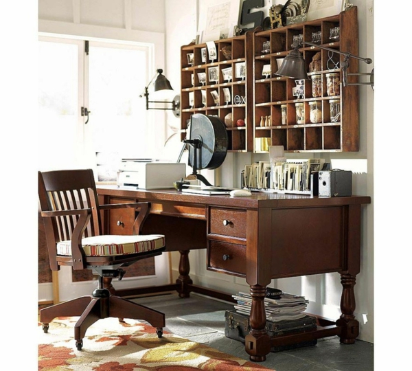 bureau-avec-étagère-casiers-muraux-en-bois-une-chaise-vintage-et-lampes-industrielles