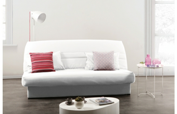 clic-clac-blanc-sofa-en-blanc-avec-des-coussin-décorative