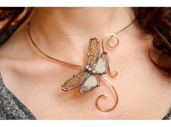 collier-torque-papillon-finition-argent-et-or