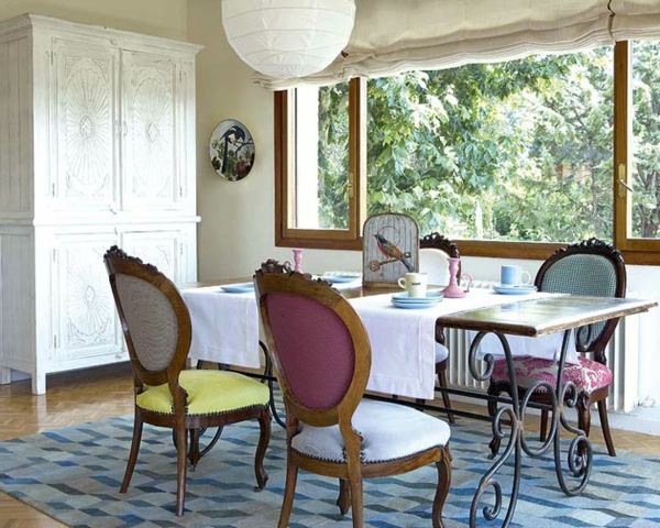 décoration-vintage-chaises-médaillons