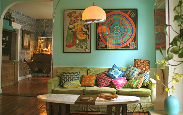 décoration-vintage-sofa-vert-coussins-bariolés