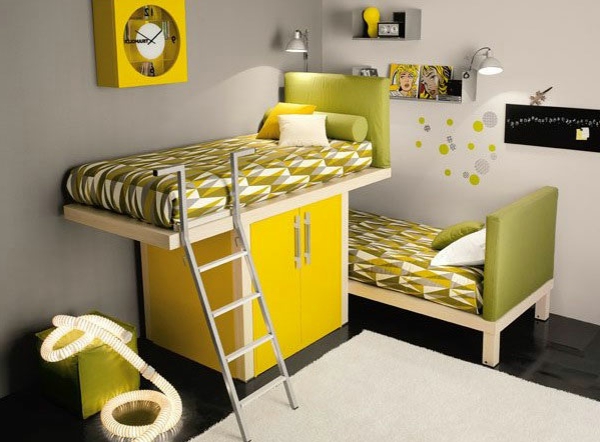 lit-surélevé-lit-au-dessus-d'une-armoire-jaune