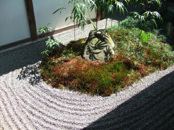 mini-jardin-japonais-petite-île-sur-le-sable