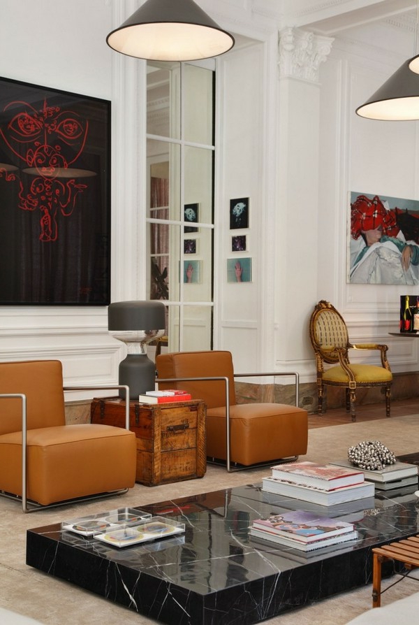 style-art-déco-fauteuils-oranges-en-cuir-table-en-marbre-noir