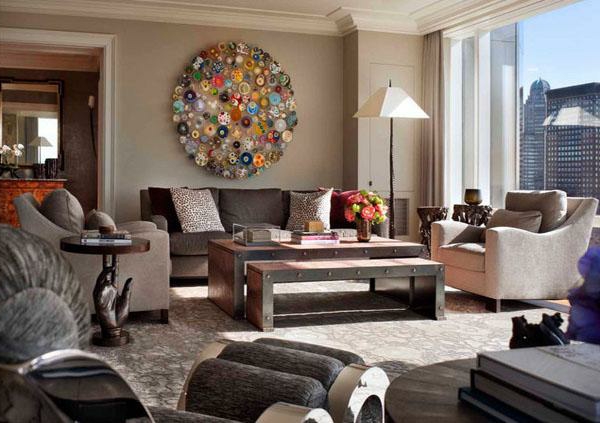 style-art-déco-sofas-gris-et-fauteuils-beiges-décoration-murale-magnifique
