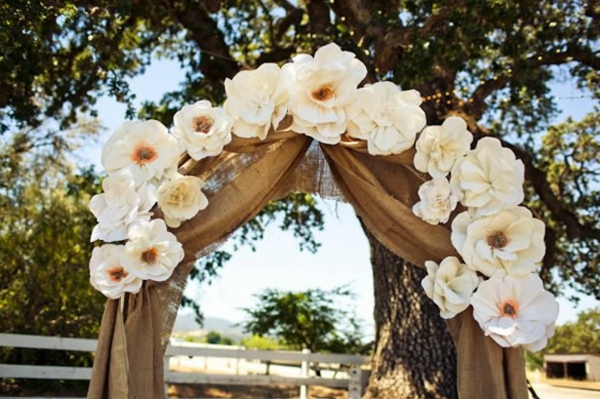 super-jolie-décoration-de-mariage-avec-des-fleurs