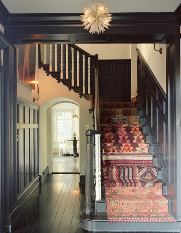 0-escalier-tapis-vintage-coloré