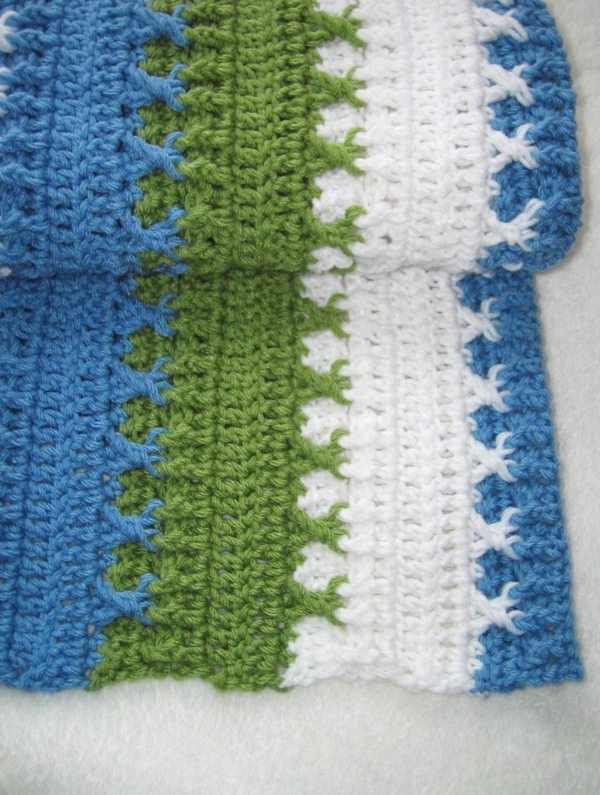 1-couverture-tricoté-blanc-bleu-vert