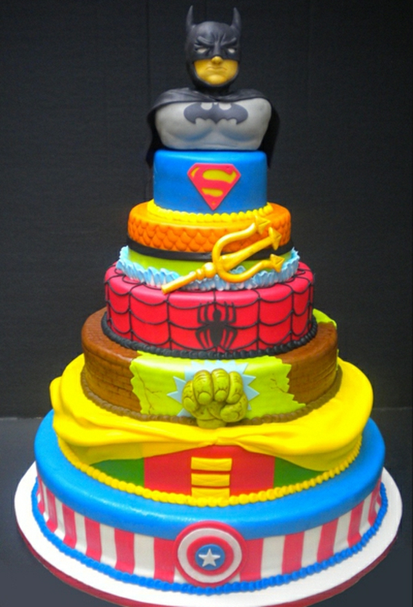 1-superhero-cake-gateau-original-anniversaire-délicieux-héros-batman-superman-spiderman-hulk-resized
