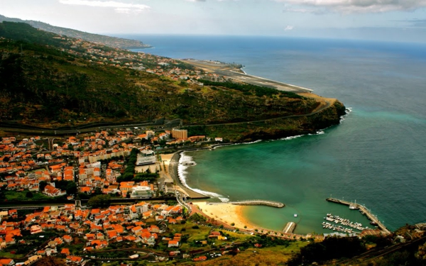 Portugal-baie-maisons-nature-océan-resized