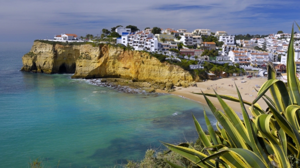 Portugal-paysage-de-l'océan-et-les-maisons-resized