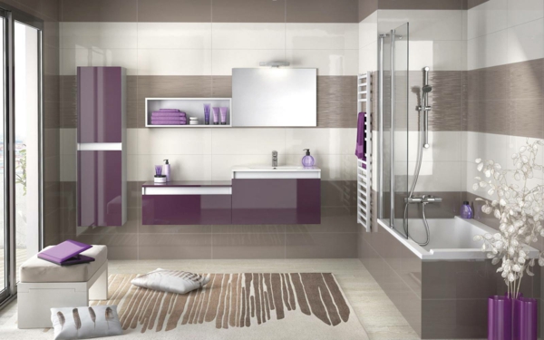 Salle-de-bain-violette-voilet-douche-équipée-resized