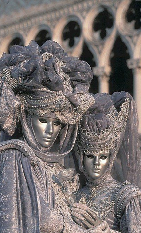 Venise-visite-à-ne-pas-manquer-le-mascarade-resized