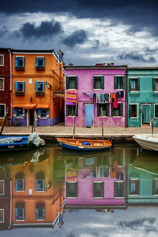 Visite-Venise-joli-cité-romantique-et-historique-le-soirée-en-couleur