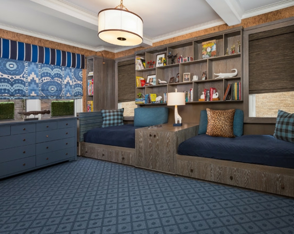 banquette-lit-deux-banquettes-lits-et-un-tapis-bleu-dans-une-chambre-de-garçon