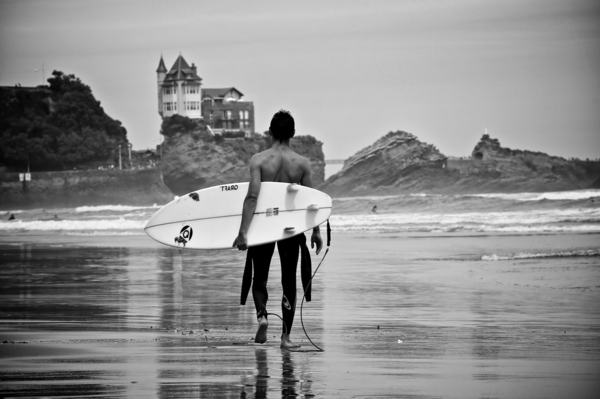 blanc-et-noir-surf-Biarritz-océan-chateau