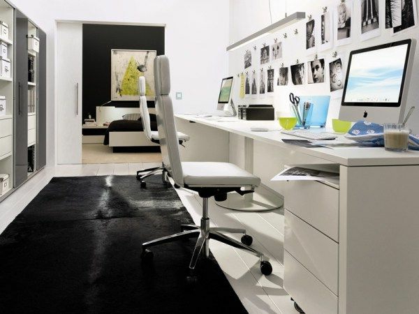 bureau-moderne-intérieur-en-noir-et-blanc