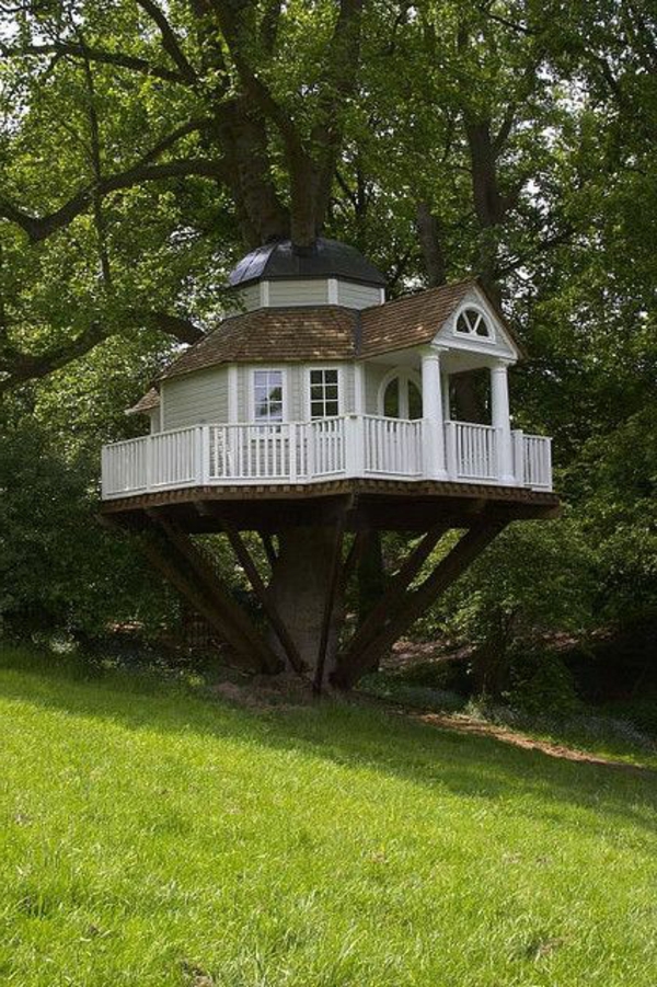 cabanes-dans-les-arbres-maisonette-blanche-et-belle