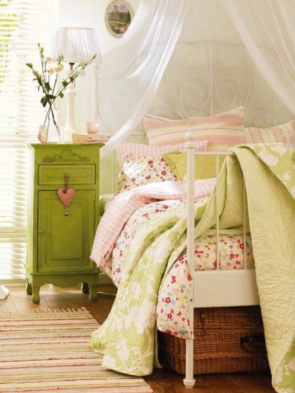 décorer-sa-chambre-calme-chambre-vert-jolie-couleurs-rose-couverture-canapé-lit