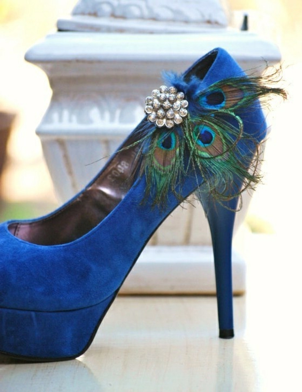 chaussures-à-talon-haut-bleu-plume