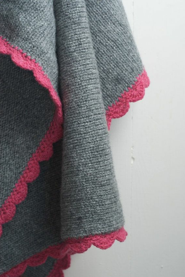 couverture-tricoté-gris-rose
