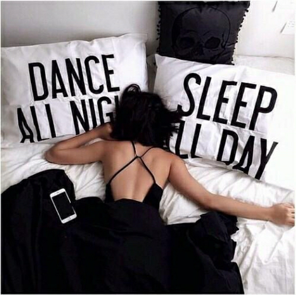 danser-toute-la-nuit-dormir-toute-la-journée-resized