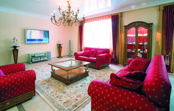 décoration-orientale-sofas-vintages-plafonnier-style-moyen-âge