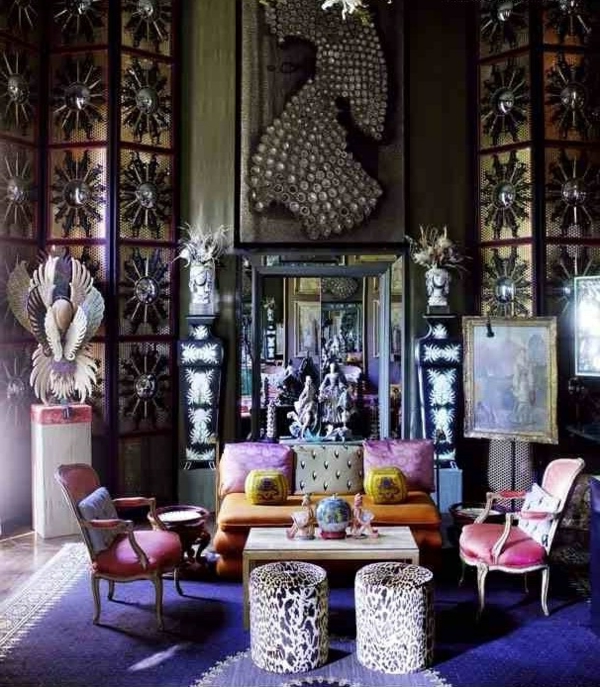 décoration-orientale-un-tapis-bleu-et-chaises-baroques