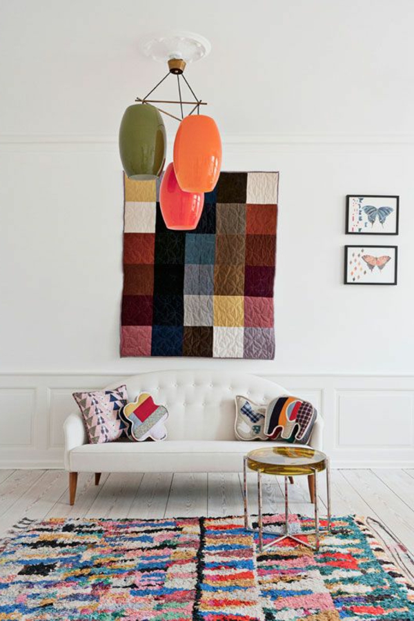 décoration-scandinave-tapis-joyeux-et-panneau-coloré