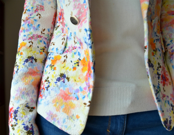 détail-de-la-veste-fleurie-Zara-2015