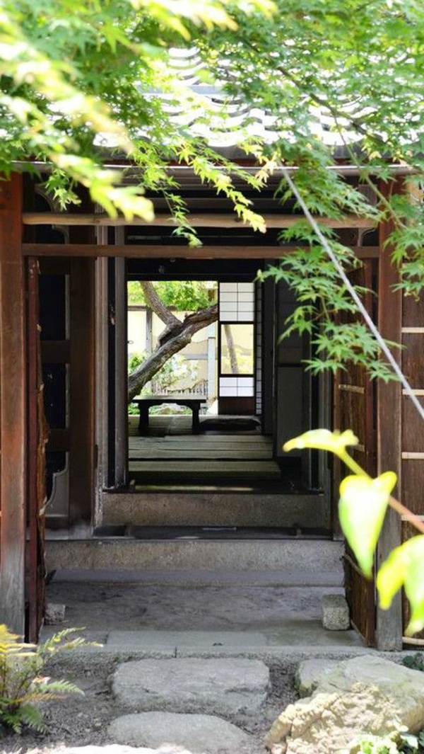 extérieur-japonais-maison-plantes-vertes