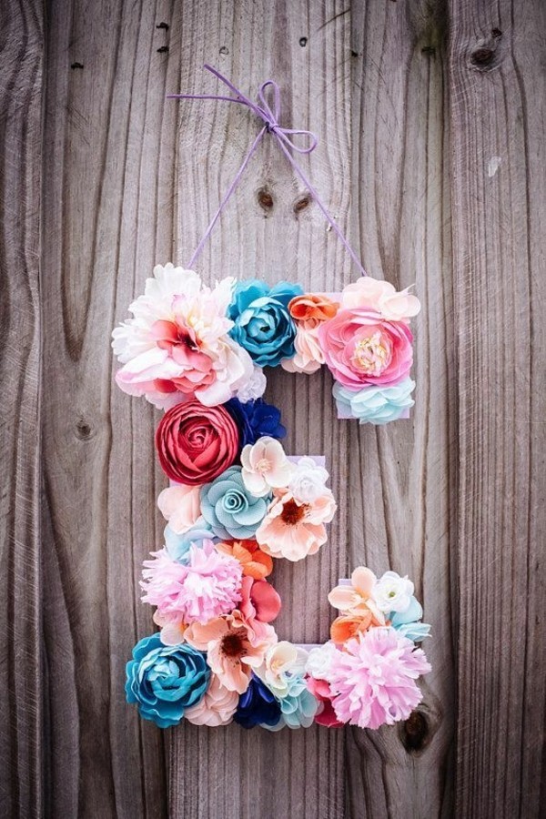 fleur-mur-décoration-en-fleurs-lettre-fleuré-déco-couleur-déco