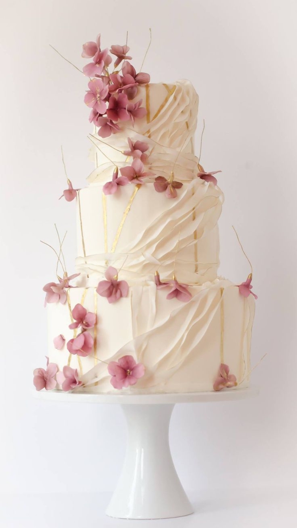 gâteau-anniversaire-fleurs-blanc