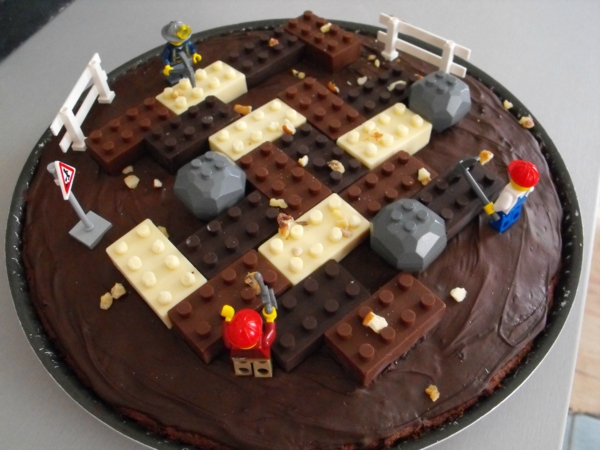 gâteau-lego-thème-original-lego-en-chocolat