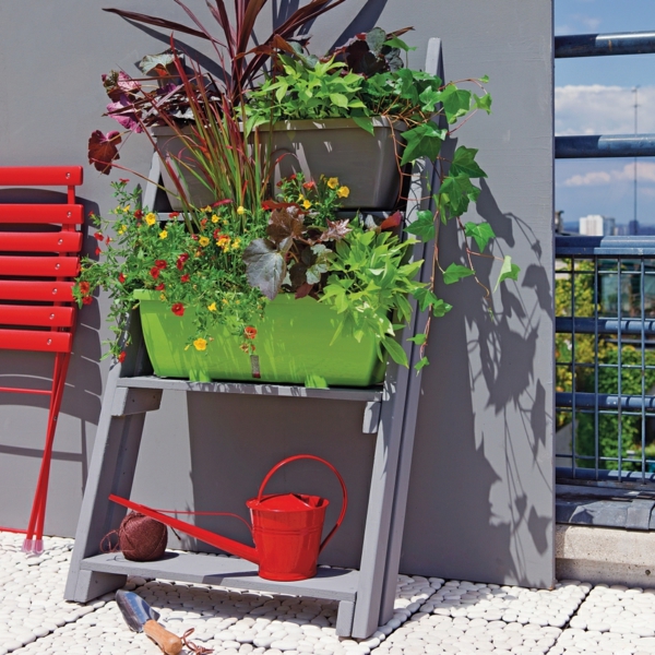 jardin-sur-le-toit-étagère-échelle-vert-fleures