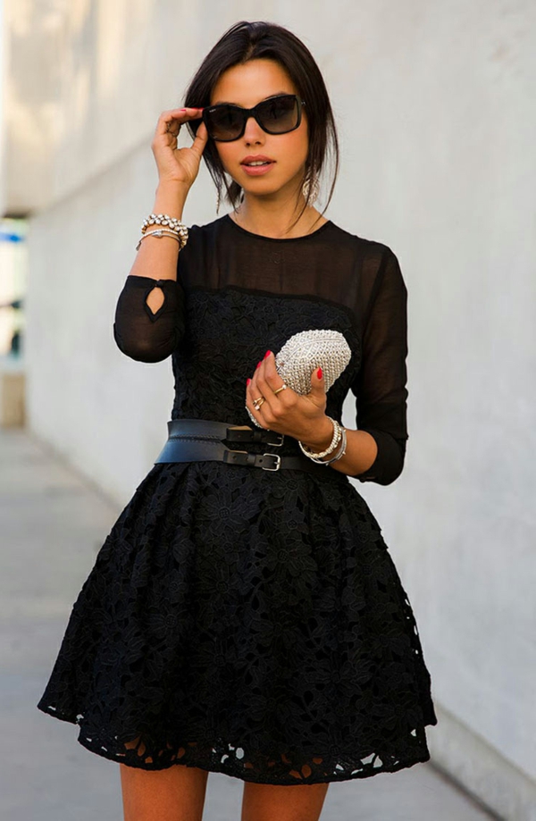 jolie-femme-stylée-avec-la-Petite-robe-noire
