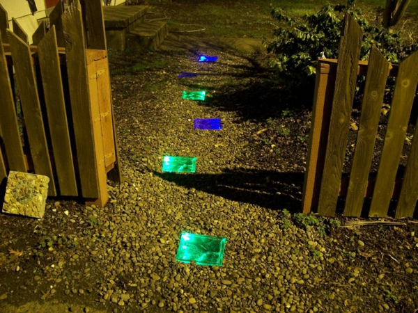 lampes-solaires-de-jardin-des-pas-lumineux