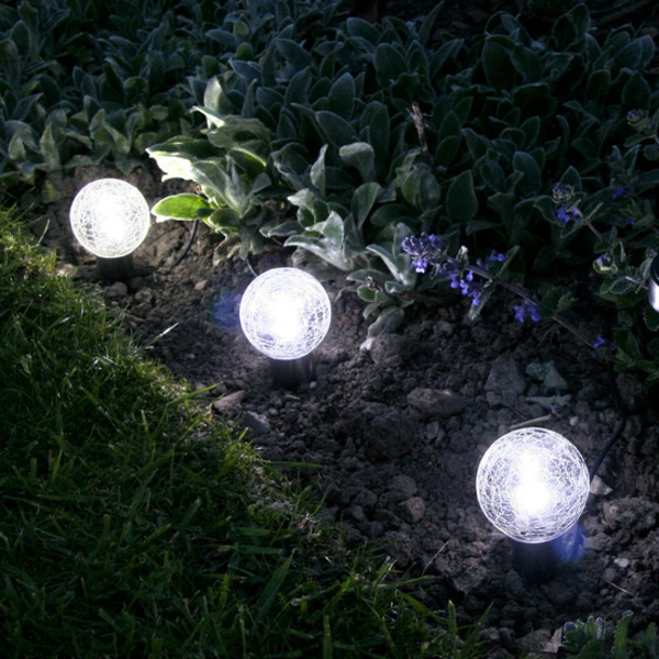 lampes-solaires-de-jardin-éclairage-original-pour-le-sol