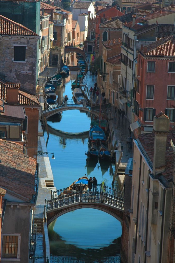 le-Canal-à-venice-histoire-église-basilique-Venise-ponts-courbues