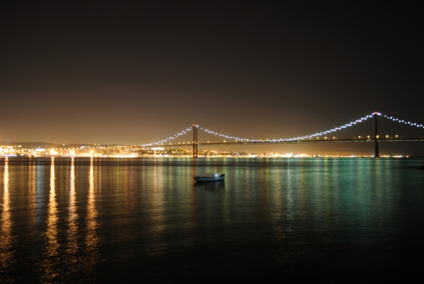 lisboa-noite-le-pont-rouge-rivière-la-ville-capitale-du-portugal