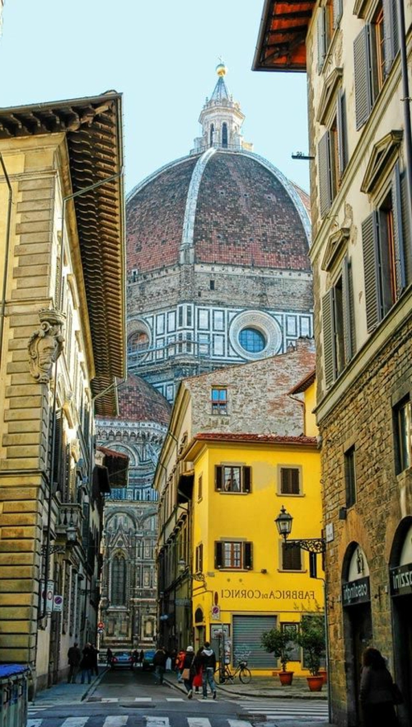 marcher-rue-italie-belle-maison