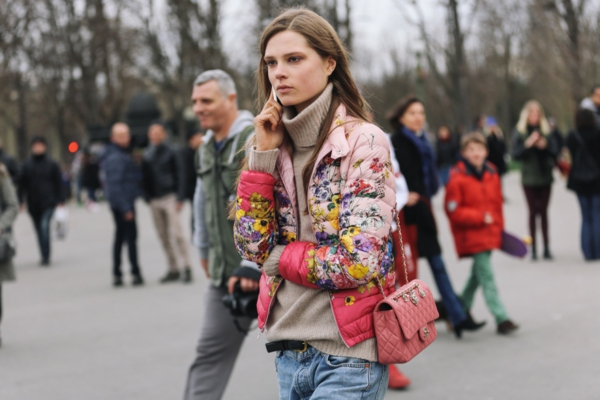 modèle-comment-porter-jolie-tenue-de-jour-hiver-printemps-2015-veste-fleurie