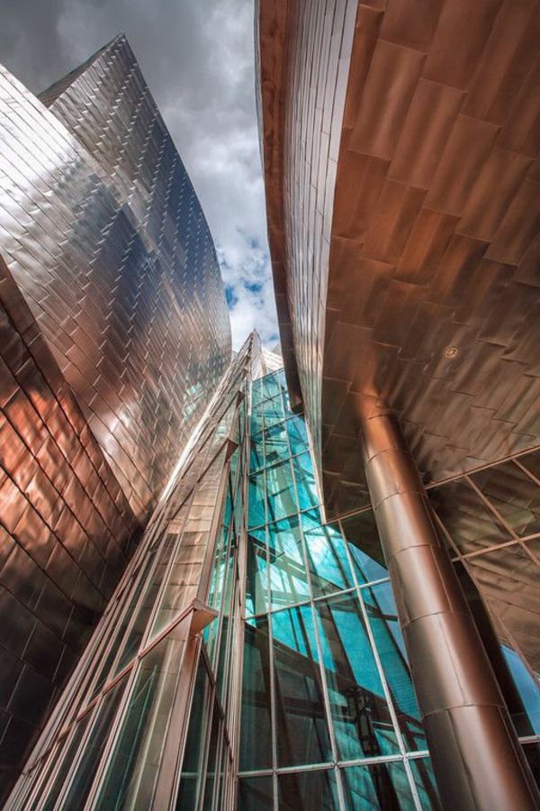 musée-guggenheim-à-bilbao-construction-en-verre-et-titanium