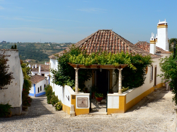 obidos-paysage-rurale-maison-méditéranienne-rue-resized