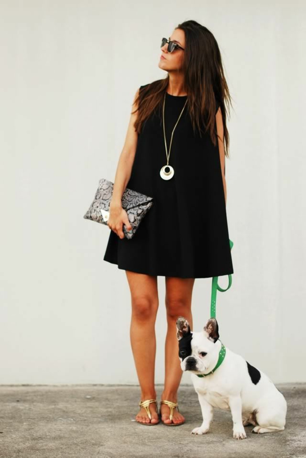 petite-robe-noir-forme-géométrique-fille-et-chien